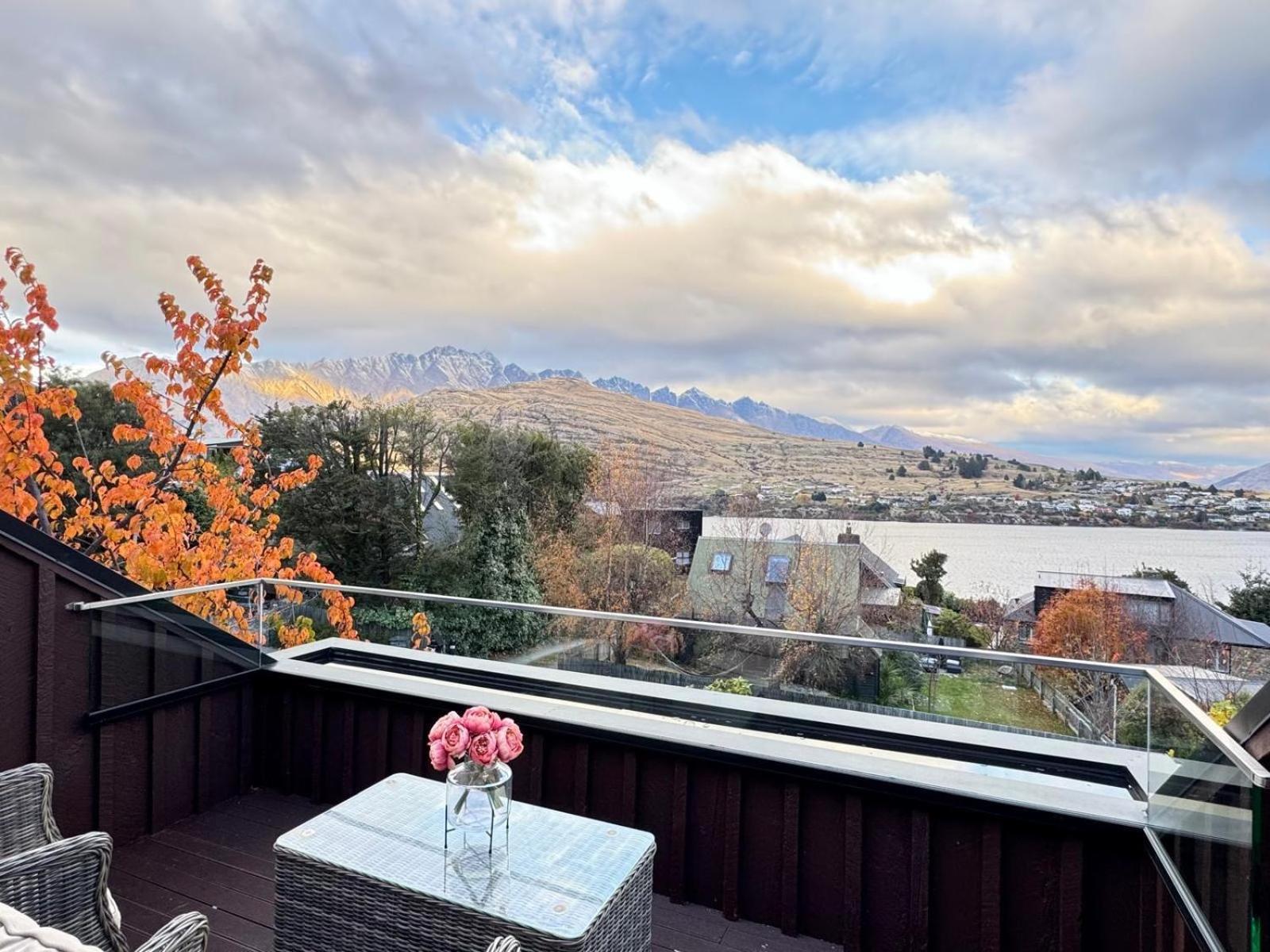 4 Bedroom Home, Unlimited Wifi, Fantastic Lake Views With Private Balcony Queenstown Exterior photo